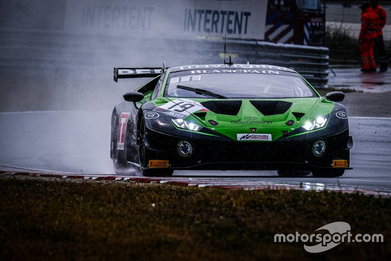 #19 GRT Grasser Racing Team Lamborghini Huracan GT3 Evo: Rolf Ineichen, Michele Beretta