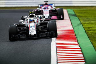 Sergey Sirotkin, Williams FW41, devant Sergio Perez, Racing Point Force India VJM11