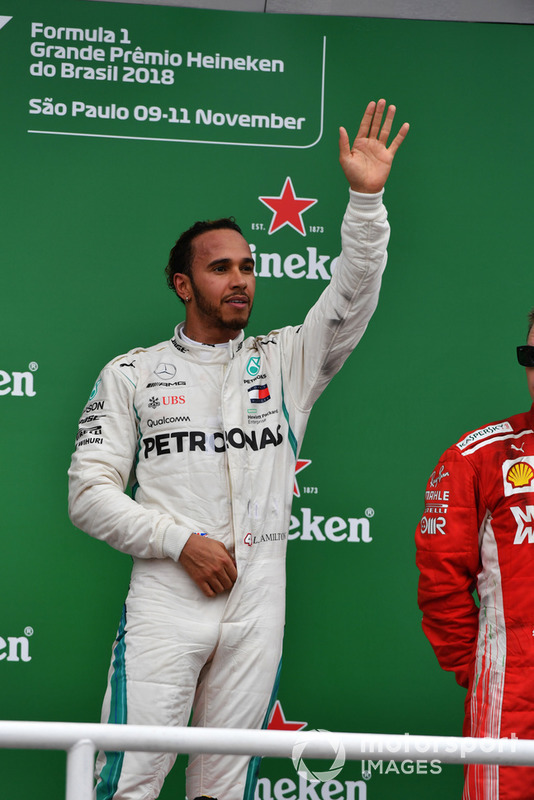 Lewis Hamilton, Mercedes AMG F1, festeggia sul podio