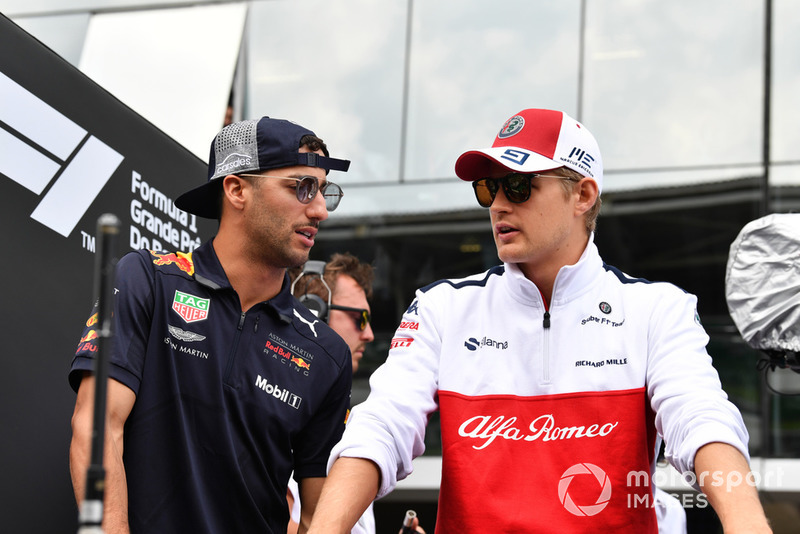 Daniel Ricciardo, Red Bull Racing and Marcus Ericsson, Alfa Romeo Sauber F1 Team on the drivers parade