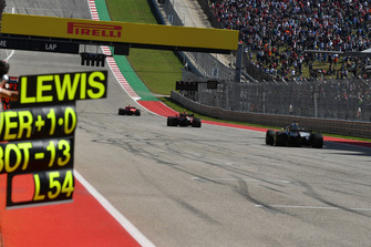 Lewis Hamilton, Mercedes-AMG F1 W09 EQ Power+, Max Verstappen, Red Bull Racing RB14 en Kimi Raikkonen, Ferrari SF71H