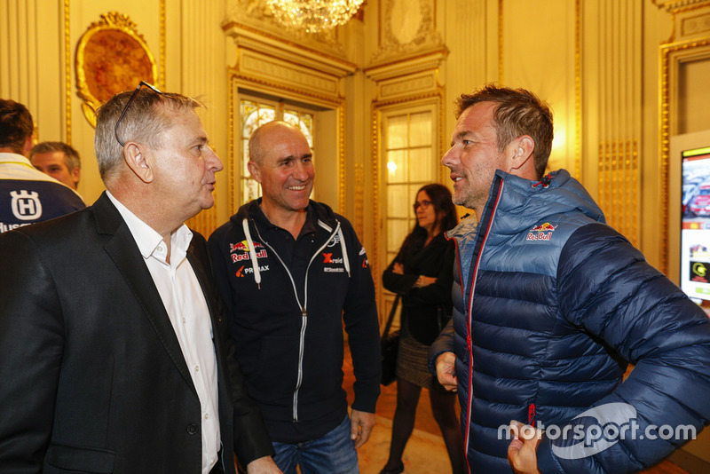 Etienne Lavigne con Stéphane Peterhansel y Sébastien Loeb