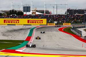 Marcus Ericsson, Sauber C37, devant Nico Hulkenberg, Renault Sport F1 Team R.S. 18, et Charles Leclerc, Sauber C37