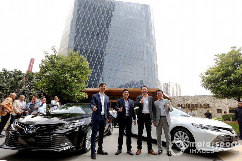 Director TAM Anton Jimmi Suwandy, Vice President Director TAM Henry Tanoto, President Director PT Toyota-Astra Motor (TAM) Yoshihiro Nakata and Kazunori Minamide