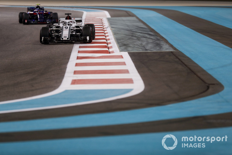 Marcus Ericsson, Sauber C37 and Pierre Gasly, Scuderia Toro Rosso STR13