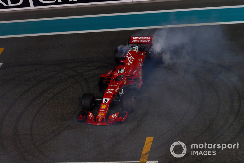 Sebastian Vettel, Ferrari SF71H donas al final de la carrera