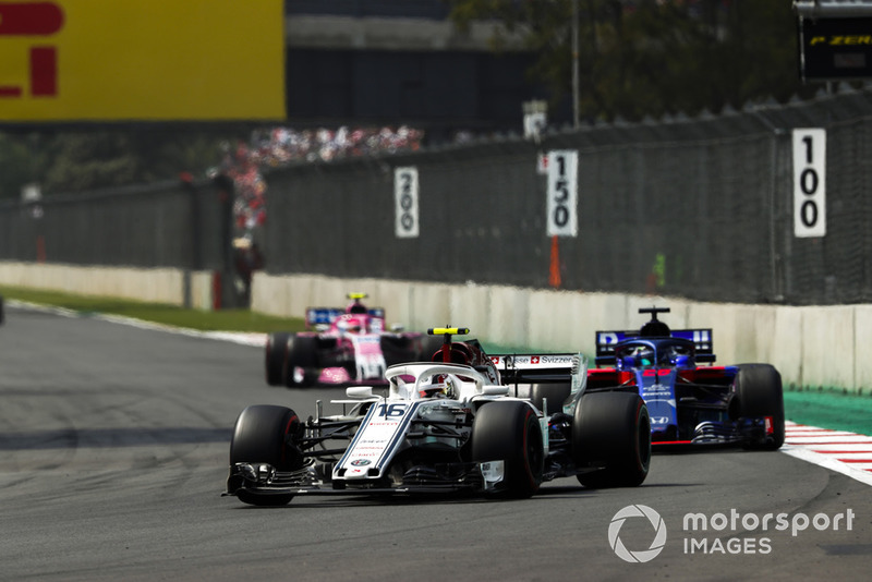 Charles Leclerc, Sauber C37, leads Brendon Hartley, Toro Rosso STR13, and Esteban Ocon, Racing Point Force India VJM11