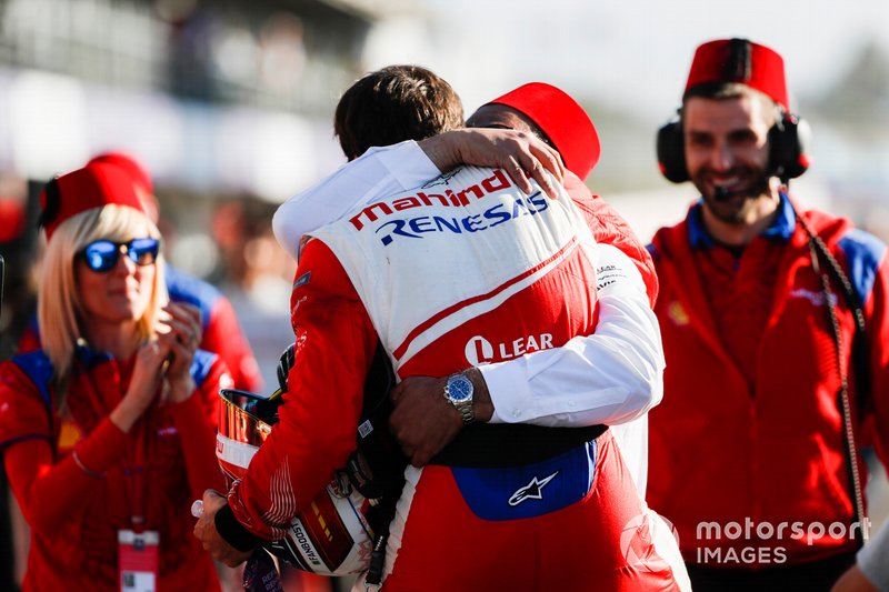 Jérôme d'Ambrosio, Mahindra Racing, 1st position, celebrates with Dilbagh Gill, Team Principal, Mahindra Racing