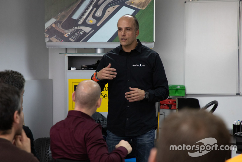 II Curso de Conducción y Nuevas Tecnologías BOSCH - Motor1.com España - Motorsport.com