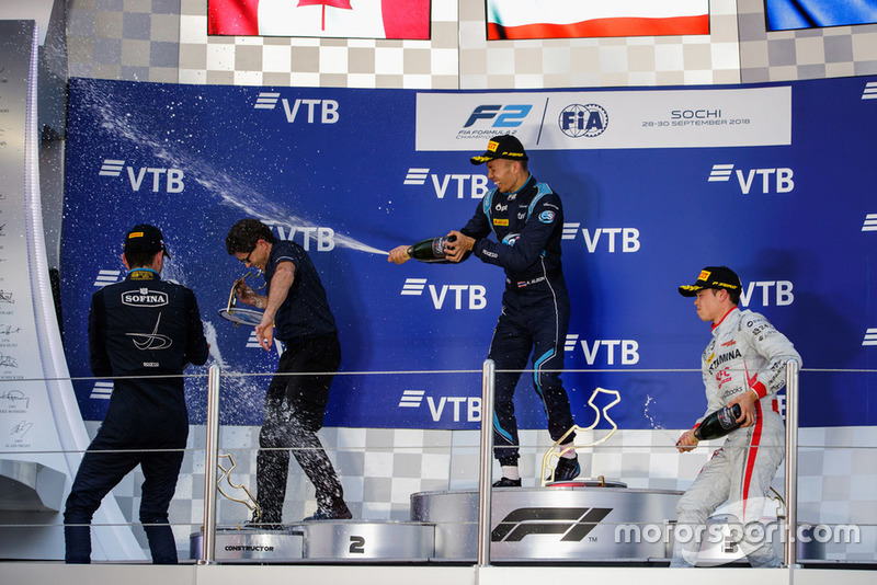 Podio: ganador de la carrera Alexander Albon, DAMS, segundo lugar Nicholas Latifi, DAMS, tercer lugar Nyck De Vries, PREMA Racing