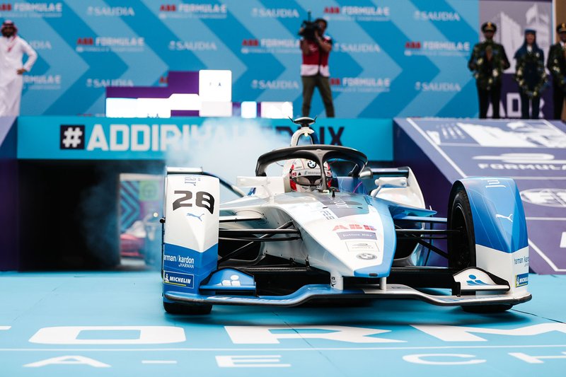 Antonio Félix da Costa, BMW I Andretti Motorsports, BMW iFE.18 se detiene en frente del podio