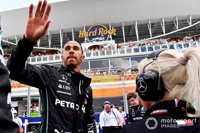 Lewis Hamilton, Mercedes-AMG, en la parrilla