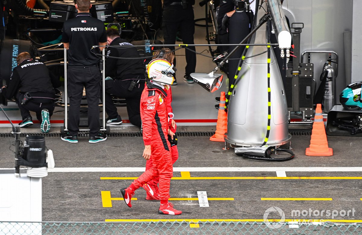 Sebastian Vettel, Ferrari SF1000, in pit lane dopo la Q2