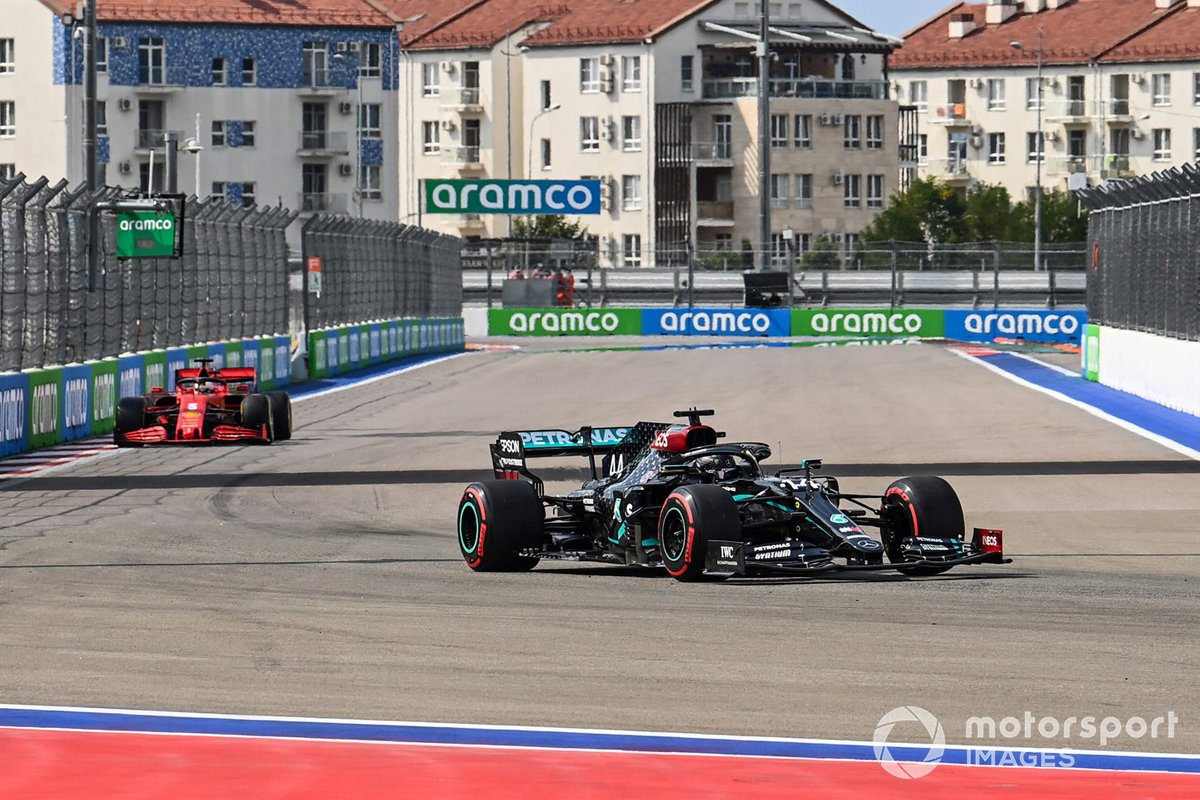 Lewis Hamilton, Mercedes F1 W11, Sebastian Vettel, Ferrari SF1000