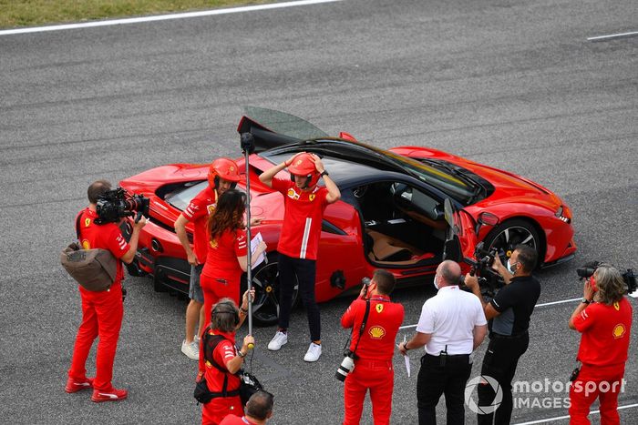 Sebastian Vettel, Ferrari, conduce el SF90 Stradale