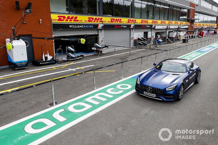 Detalle del pitlane, señal de control de carrera