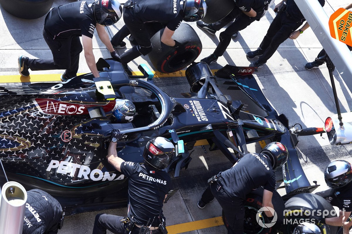 Valtteri Bottas, Mercedes F1 W11, in pitlane