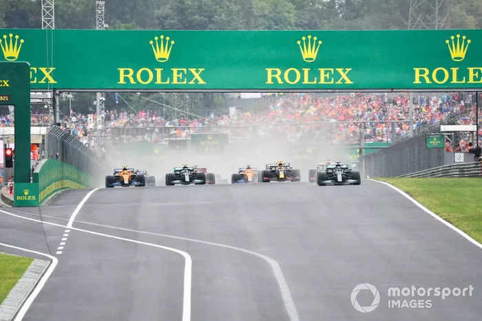 Arrancada Lewis Hamilton, Mercedes W12, Sergio Pérez, Red Bull Racing RB16B, Valtteri Bottas, Mercedes W12, Lando Norris, McLaren MCL35M