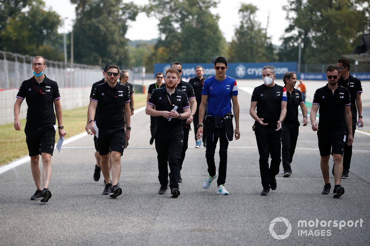 Esteban Ocon (Alpine A521) durante el track-walk.