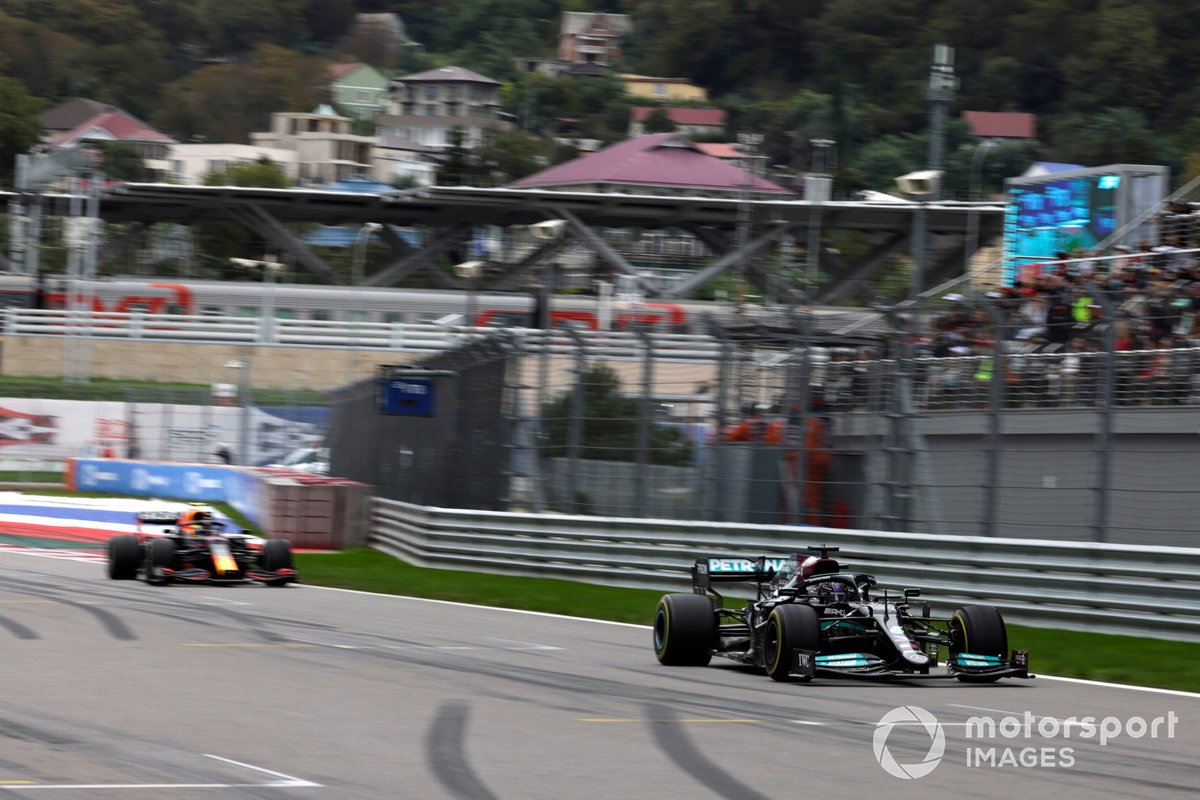 Lewis Hamilton, Mercedes W12, Sergio Perez, Red Bull Racing RB16B