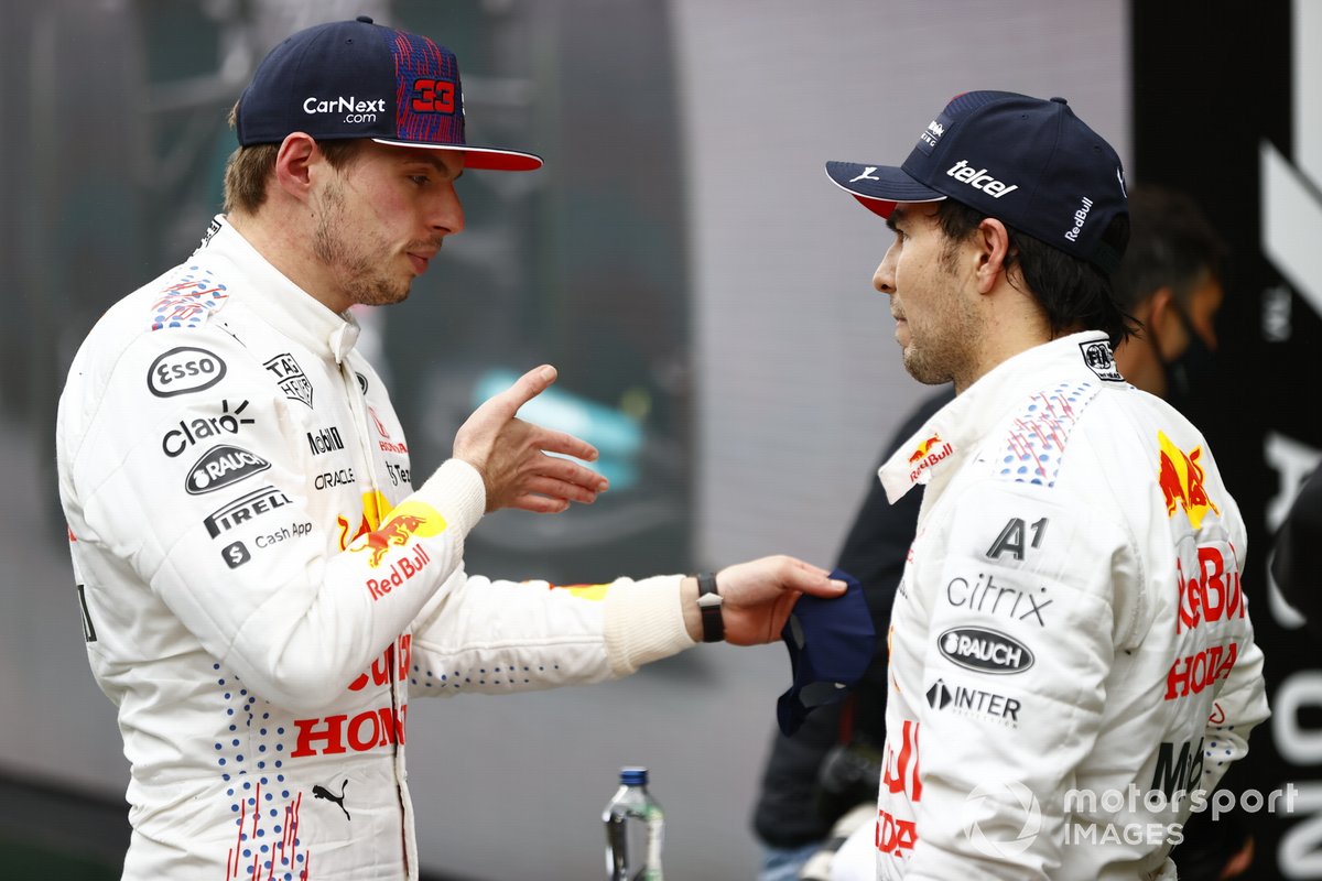 Max Verstappen, Red Bull Racing, 2ª posición, y Sergio Pérez, Red Bull Racing
