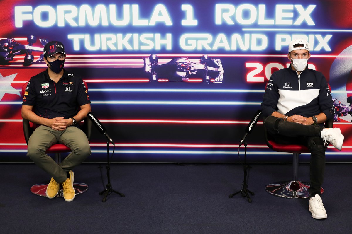 Sergio Pérez, Red Bull Racing y Pierre Gasly, AlphaTauri en la conferencia de prensa