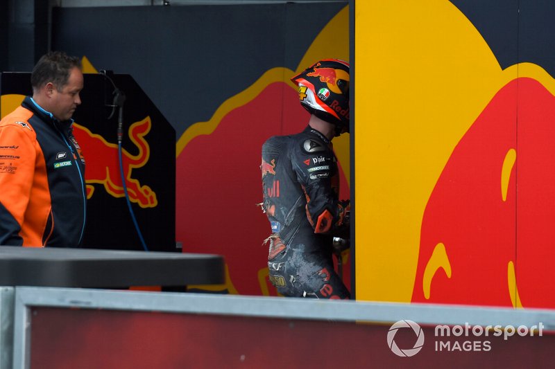 Pol Espargaro, Red Bull KTM Factory Racing después de la caída