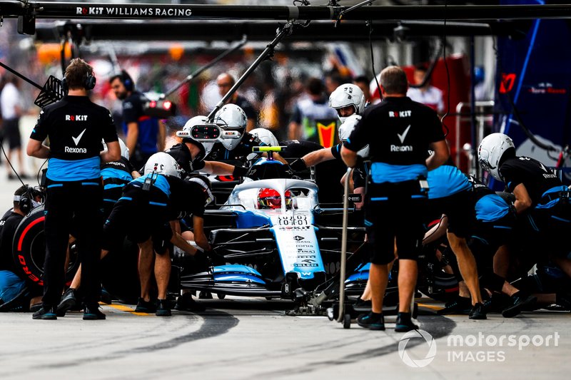 Robert Kubica, Williams FW42, ai box durante le prove libere