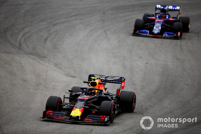 Alexander Albon, Red Bull RB15, Daniil Kvyat, Toro Rosso STR14