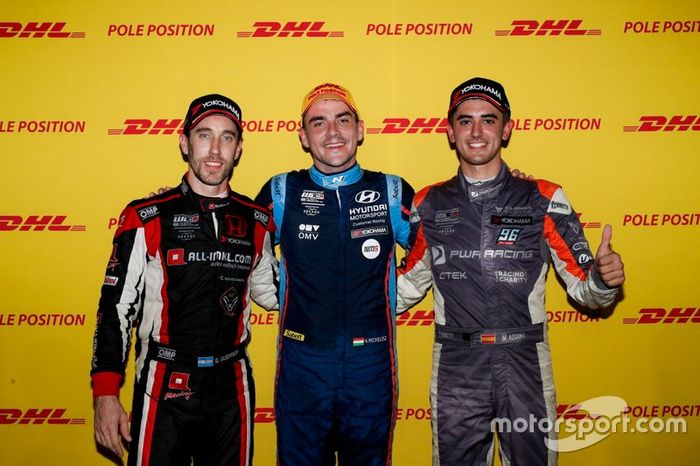 Los 3 primeros después de la calificación 2 , Ganador de la pole Norbert Michelisz, BRC Hyundai N Squadra Corse Hyundai i30 N TCR, Esteban Guerrieri, ALL-INKL.COM Münnich Motorsport Honda Civic Type R TCR, Mikel Azcona, PWR Racing CUPRA TCR
