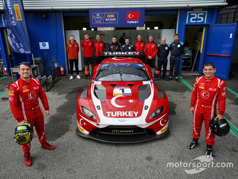 Salih Yoluç, Ayhancan Güven, Türkiye Takımı, Aston Martin Vantage