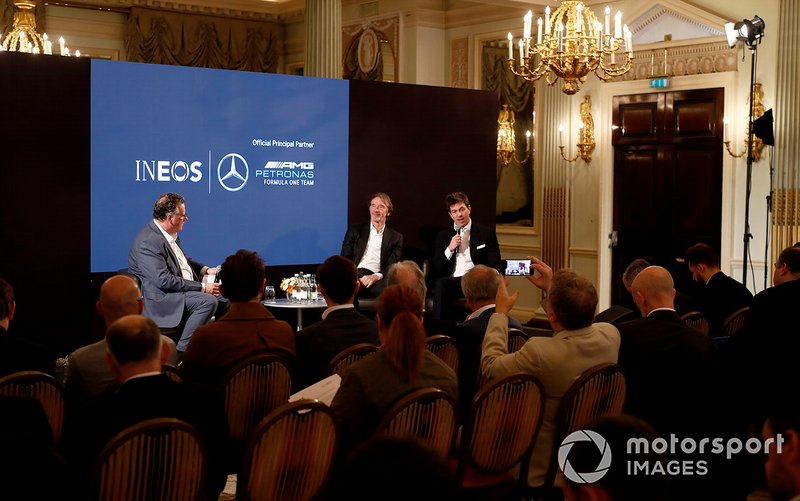 Sir Jim Ratcliffe presidente y director general del grupo químico Ineos y Toto Wolff, Director Ejecutivo (Negocios), Mercedes AMG