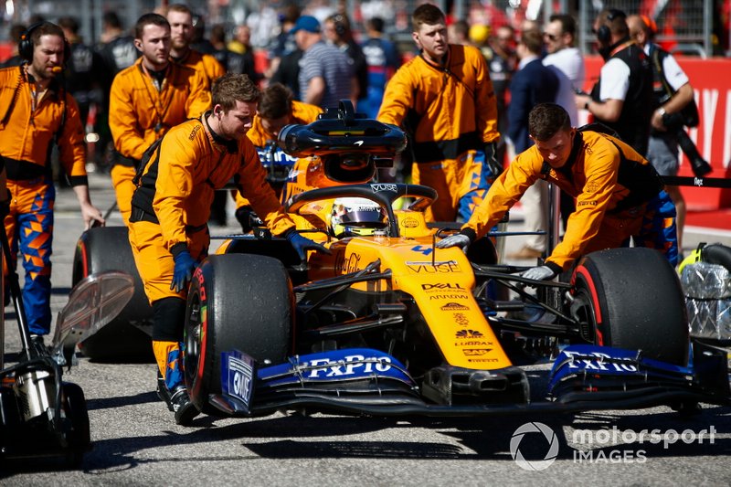 Lando Norris, McLaren MCL34, arrives on the grid