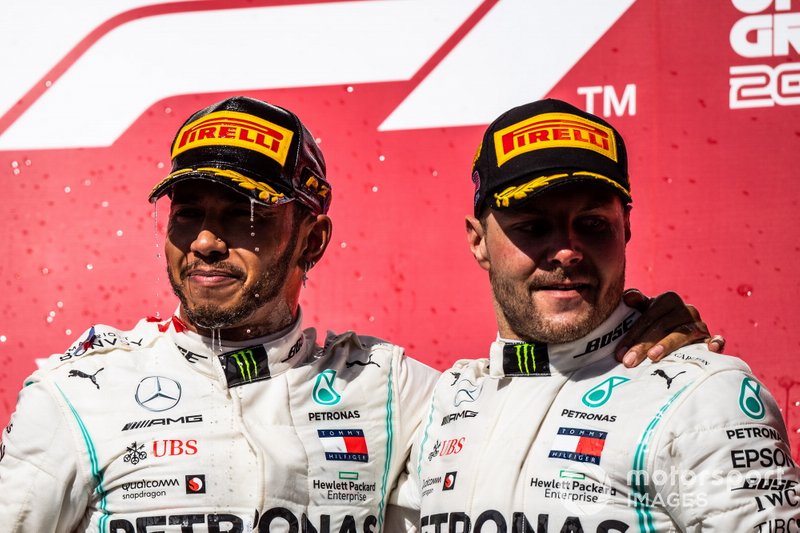 Podio: segundo lugar Lewis Hamilton, Mercedes AMG F1, ganador de la carrera Valtteri Bottas, Mercedes AMG F1