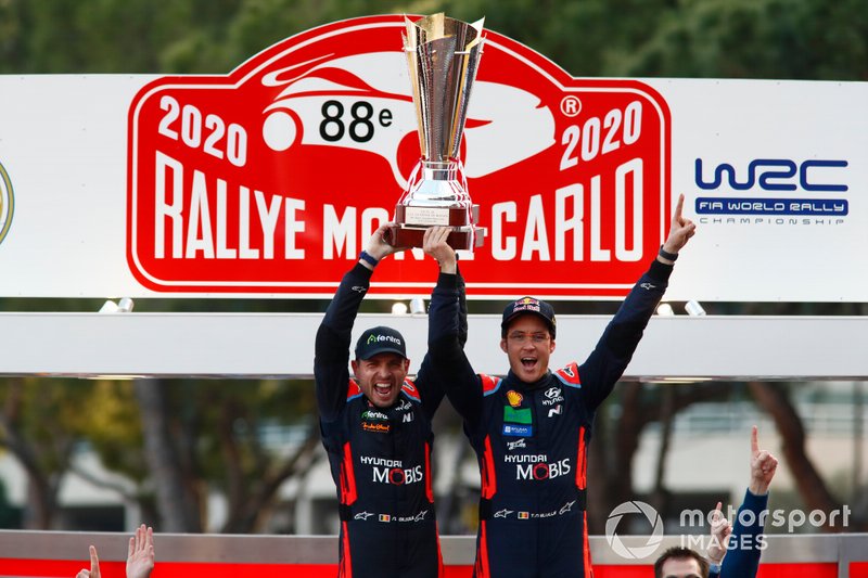 Podio: il vincitore Thierry Neuville, Nicolas Gilsoul, Hyundai Motorsport Hyundai i20 Coupe WRC
