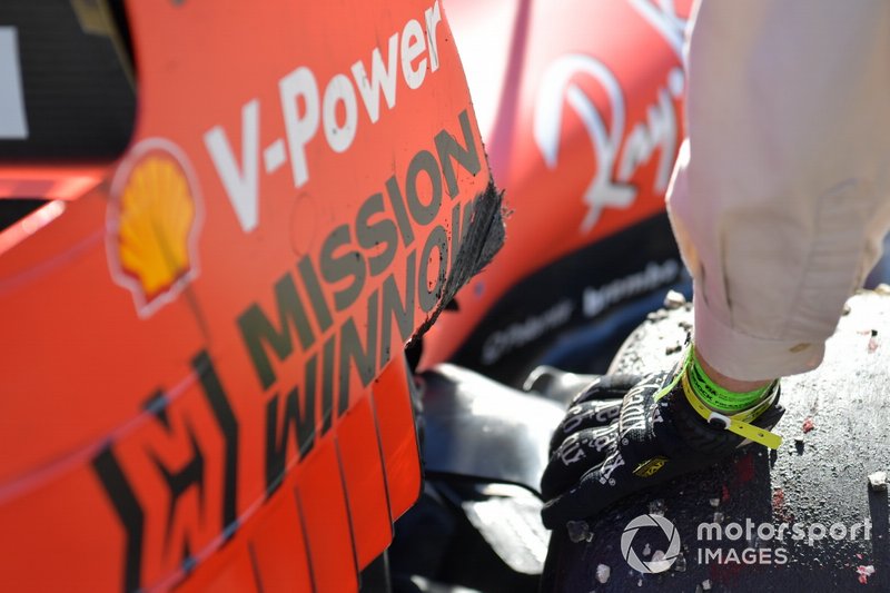 La suspensión dañada del monoplaza de Sebastian Vettel, Ferrari SF90