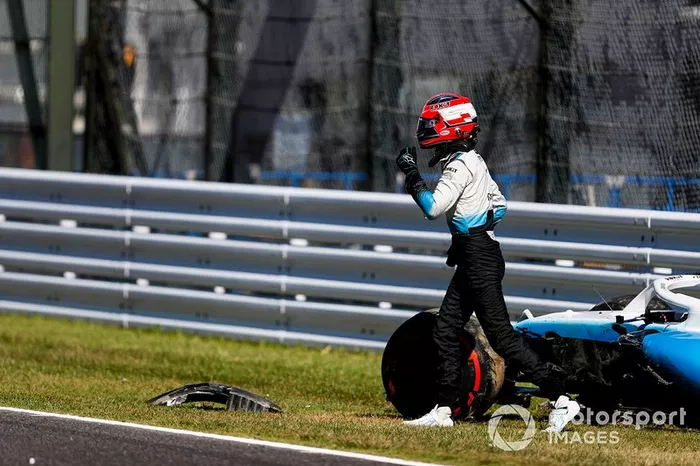 Robert Kubica, Williams Racing fuera del coche después de un accidente