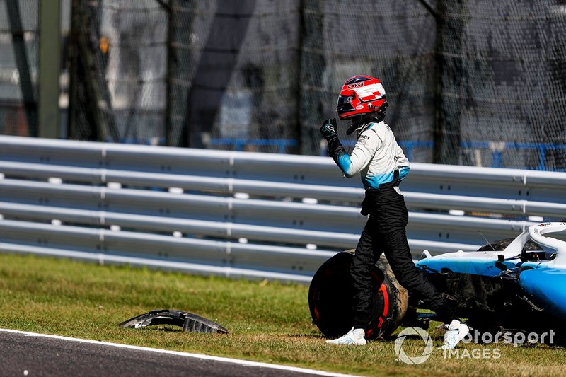 Robert Kubica, Williams Racing fuera del coche después de un accidente