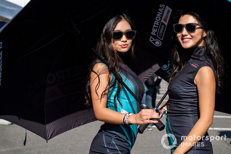 Грид-герлз команды Petronas Yamaha SRT