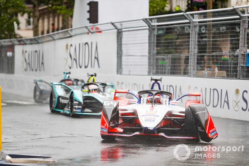Jérôme d'Ambrosio, Mahindra Racing, M5 Electro, con l'ala anteriore danneggiata