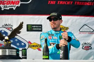 Kyle Busch, Joe Gibbs Racing, Toyota Camry M&M's Hazelnut in victory lane
