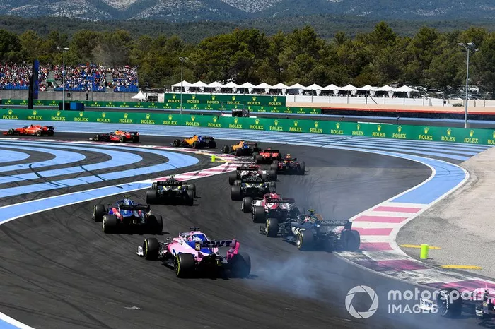 Charles Leclerc, Ferrari SF90, Max Verstappen, Red Bull Racing RB15, Carlos Sainz Jr., McLaren MCL34, Lando Norris, McLaren MCL34, Sebastian Vettel, Ferrari SF90, Pierre Gasly, Red Bull Racing RB15, Antonio Giovinazzi, Alfa Romeo Racing C38, Daniel Ricciardo, Renault F1 Team R.S.19, y Nico Hulkenberg, Renault F1 Team R.S. 19,  en la vuelta de formación