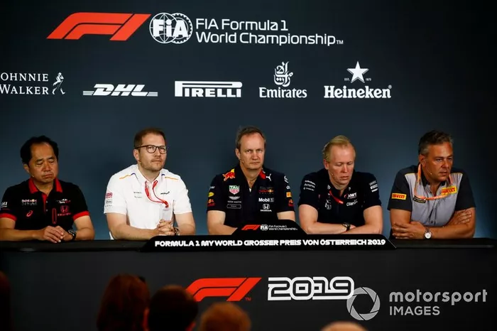 Toyoharu Tanabe, Director Técnico de F1, Honda, Andreas Seidl, Director de Equipo, McLaren, Paul Monaghan, Ingeniero Jefe, Red Bull Racing, Andrew Green, Director Técnico, Racing Point, y Mario Isola, Director de Carreras, Pirelli Motorsport, en la Conferencia de Prensa de los directores de equipo