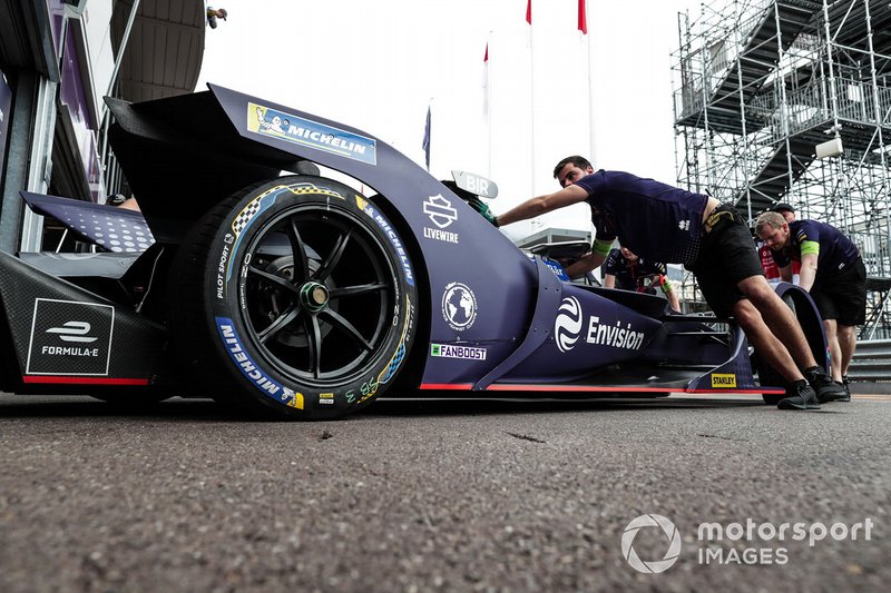 Sam Bird, Envision Virgin Racing, Audi e-tron FE05 is pushed back into the garage