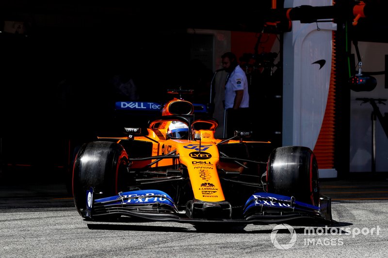 Carlos Sainz Jr., McLaren MCL34, leaves the garage