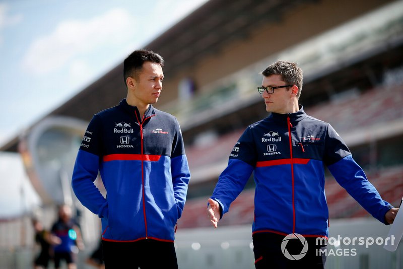 Alexander Albon, Toro Rosso cammina sulla pista