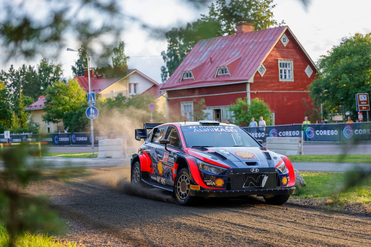 Oliver Solberg, Elliott Edmondson