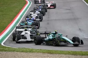 Sebastian Vettel, Aston Martin AMR22, Yuki Tsunoda, AlphaTauri AT03, Lewis Hamilton, Mercedes W13, Esteban Ocon, Alpine A522