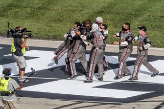 Race Winner Cole Custer, Stewart-Haas Racing, Ford Mustang