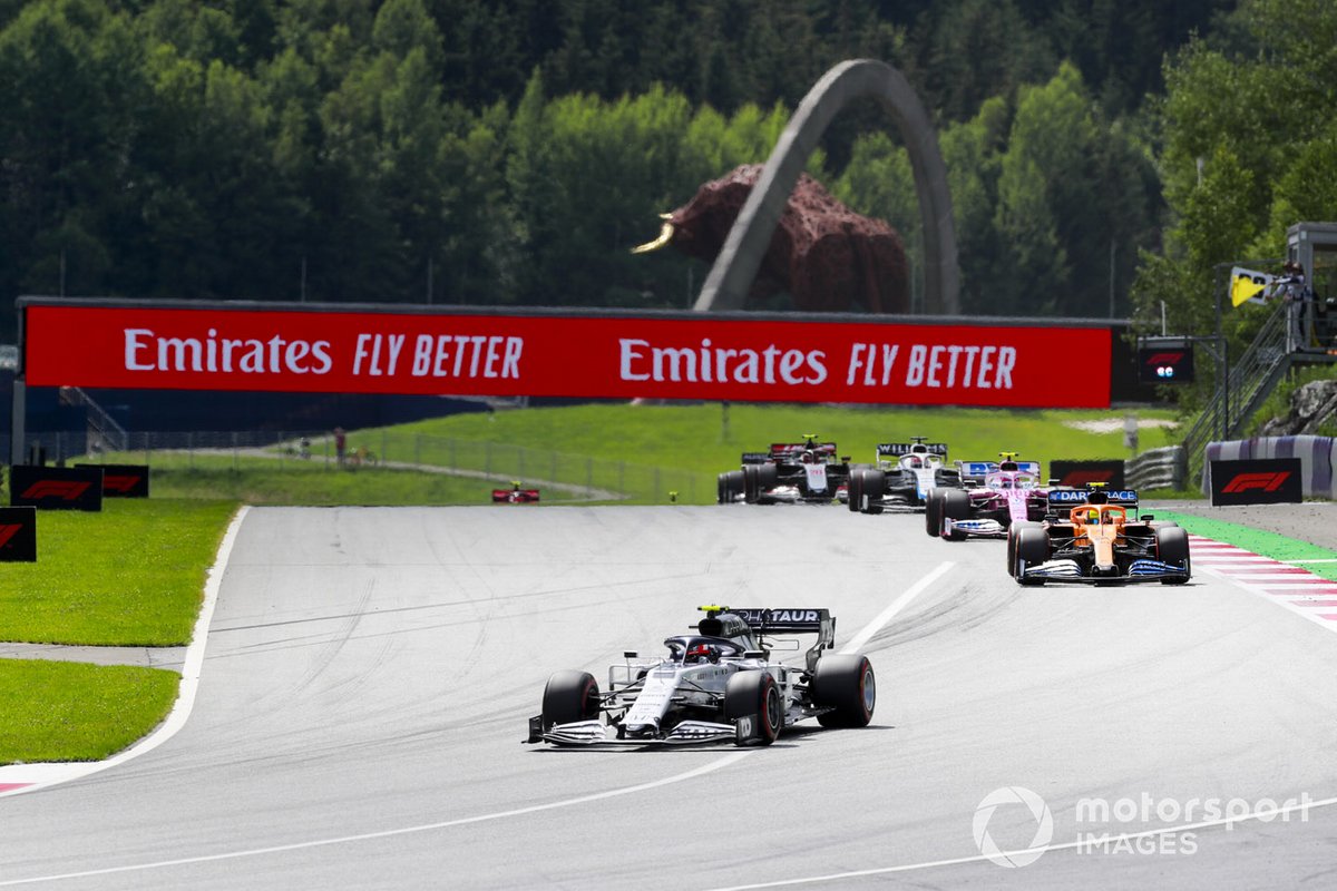 Pierre Gasly, AlphaTauri AT01, precede Lando Norris, McLaren MCL35, Lance Stroll, Racing Point RP20, George Russell, Williams FW43, e Kevin Magnussen, Haas VF-20
